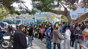 Πολυπληθής συγκέντρωση διαμαρτυρίας των συμβασιούχων - Χωρίς αποκομιδή απορριμμάτων το Ηράκλειο