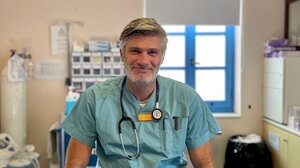 Ανακαλεί την παραίτησή του ο γιατρός της Σερίφου