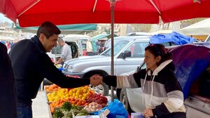 Στη Λαϊκή Αγορά των Πατελών ο Λευτέρης Αυγενάκης