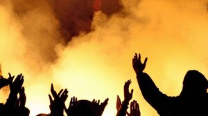 Οπαδική βία: Ποια είναι τα επιπλέον μέτρα που εξετάζει το Μαξίμου – Οι σκέψεις για εισιτήρια, εισαγγελείς και ρόλο αστυνομίας