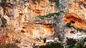 Σε αναζήτηση του ... αγνώστου που απέκλεισε την πρόσβαση στα Κελιά των Καλογράδων - Δείτε φωτογραφίες