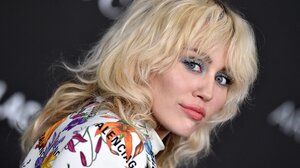 Μάιλι Σάιρους: Ενα ακόμη ρεκόρ κατέρριψε το τραγούδι «Flowers»