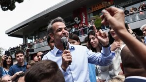 Μητσοτάκης: Η ΝΔ είναι με την Πρωτομαγιά, ενώ ο κ.Τσίπρας είναι με την Πρωταπριλιά