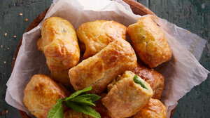 Μπουρεκάκια με λάπαθα και φρέσκια μυζήθρα