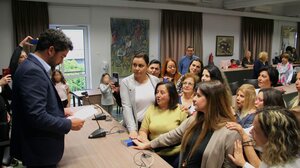 Σε κλίμα συγκίνησης η ορκωμοσία μονίμων υπαλλήλων στο Δήμο Χανίων για το πρόγραμμα «Βοήθεια στο Σπίτι»