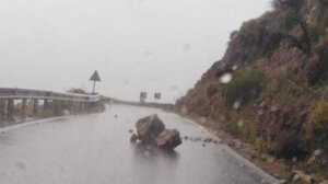 Έβρεξε... βράχια στη Μεσαρά