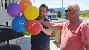 Άνδρας βλέπει χρώματα για πρώτη του φορά και συγκλονίζεται