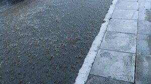 Απίστευτες εικόνες- Το μπουρίνι έβγαλε τα λύματα στο δρόμο στην περιοχή