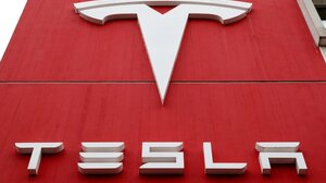 Η Tesla προσφέρει έκπτωση 8.000 δολαρίων σε δύο μοντέλα
