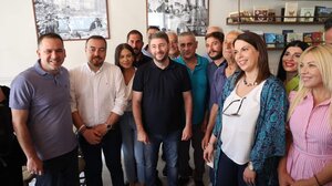 Όλα έτοιμα για την προεκλογική ομιλία του Ν. Ανδρουλάκη στην πλατεία Ελευθερίας