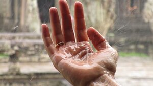 Καιρός: Βροχές και καταιγίδες από το μεσημέρι