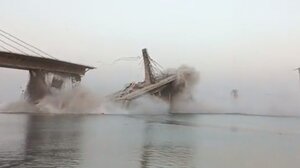 Ινδία: Κρεμαστή γέφυρα κατέρρευσε δύο φορές μέσα σε έναν χρόνο