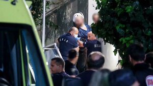 Στην Ψυχιατρική του ΠΑΓΝΗ, μέχρι νεοτέρας, ο 36χρονος για τις μαχαιριές στη σύντροφό του