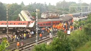 Σιδηροδρομική τραγωδία στην Οντίσα - Πάνω από 200 νεκροί, περίπου 850 τραυματίες