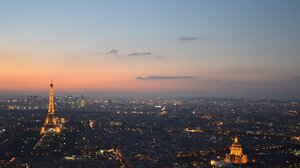 Φρένο στον υπερτουρισμό βάζει η κυβέρνηση Μακρόν 