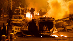 Γαλλία: Ο Μακρόν ανέβαλε την επίσημη επίσκεψή του στη Γερμανία λόγω των ταραχών