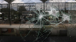 Γαλλία: Εκκληση να σταματήσουν οι ταραχές από τη γιαγιά του 17χρονου