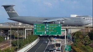 Πολεμικό αεροσκάφος στην Αττική Οδό!