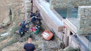 Άντρας έπεσε στο κενό την ώρα που έκανε εργασίες σε ξενοδοχείο