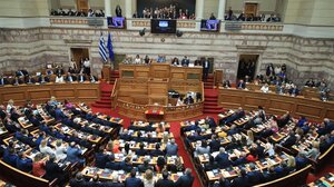 Βουλή: Πάνω από 4.000 παιδιά που εντοπίστηκαν άστεγα ή σε επισφαλείς συνθήκες διαβίωσης έχουν στεγαστεί