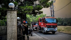 Ρόδος: Εφιαλτική η νύχτα - Μαίνεται το μεγάλο μέτωπο της πυρκαγιάς