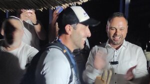 Έκανε το Αθήνα - Ηράκλειο πάνω σε... wing foil και μπήκε στο βιβλίο Γκίνες!