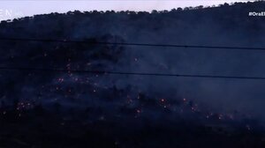 Ολονύχτια μάχη με τις φλόγες στον Ασπρόπυργο