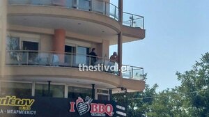 Θεσσαλονίκη: Μεθυσμένος άνδρας βγήκε οπλισμένος σε μπαλκόνι