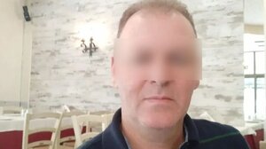 Ενδοοικογενειακή βία στη Λάρισα: Τι θα υποστηρίξει ο «νταής» που ξυλοκόπησε την σύζυγό του