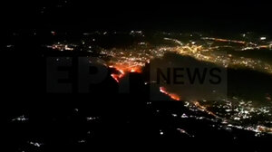 Φωτιά στην Πάρνηθα: Πώς φαίνεται από τα 35.000 πόδια ύψος!