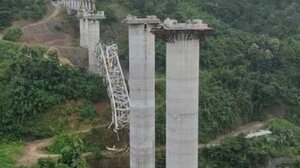 Ινδία: 17 εργάτες νεκροί και πολλοί εγκλωβισμένοι μετά την κατάρρευση γέφυρας