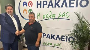 Ο Πρόεδρος της Κοινότητας Προφήτη Ηλία στο πλευρό του Μιχάλη Καραμαλάκη