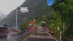 Οδηγός γλυτώνει οριακά από κατολίσθηση