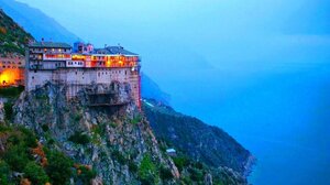 Οριοθετήθηκε η πυρκαγιά στο Άγιο Όρος