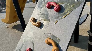 Συνελήφθη 54χρονος για τον βανδαλισμό στη νέα παιδική χαρά- Φωτογραφίες