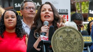 Κινηματογραφικοί αστέρες κάνουν δωρεές σε υποστήριξη των απεργών ηθοποιών