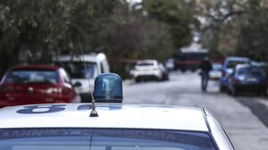 Κινηματογραφική διάρρηξη στα Μέγαρα: Έπεσαν με αγροτικό σε κοσμηματοπωλείο και το άδειασαν