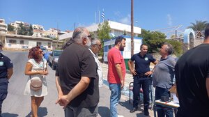 Σητεία: Κλιμάκιο του ΚΚΕ στο χώρο όπου κρατούνται οι μετανάστες