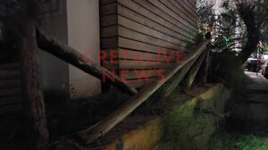 Ένας άντρας έπεσε από ύψος, στη λεωφόρο Δημοκρατίας- Δείτε φωτογραφίες από το σημείο