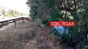 Όχημα ανετράπη και βρέθηκε στο πρανές