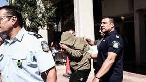 Πειραιάς: Προφυλακιστέος ο 68χρονος που σκότωσε τον 39χρονο για το πάρκινγκ
