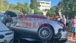 Σοκαριστικό τροχαίο: Καβάλησε το αυτοκίνητο!