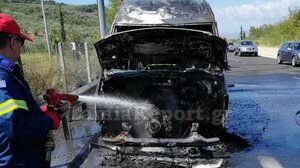 Λαμπάδιασε φορτηγάκι εν κινήσει 