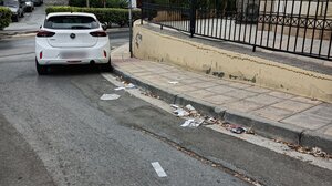 Όπου και να κοιτάξεις... σκουπίδια!