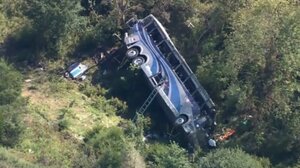 Λεωφορείο με μαθητές έπεσε σε χαράδρα, στη Νέα Υόρκη