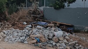 Τέλειωσαν οι εργασίες, έμειναν τα μπάζα...