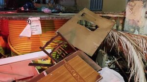 Σκουπίδια... περικυκλώνουν την οδό Σμπώκου!