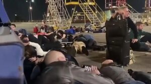 Τρόμος στο αεροδρόμιο του ΤΕΛ Αβίβ: Ηχούν οι σειρήνες και ο κόσμος ξαπλώνει στο έδαφος
