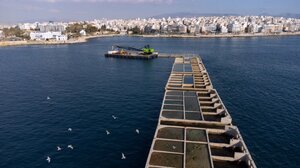 Πειραιάς: Eλεγχοι σε φορτηγά οχήματα στο λιμάνι για ασφαλή μεταφορά προϊόντων