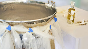 Άγριος καυγάς ιερέα με νονούς για τον… στολισμό της βάφτισης: «Δεν θα κάνεις την εκκλησία μου τσίρκο, να φύγεις αμέσως»